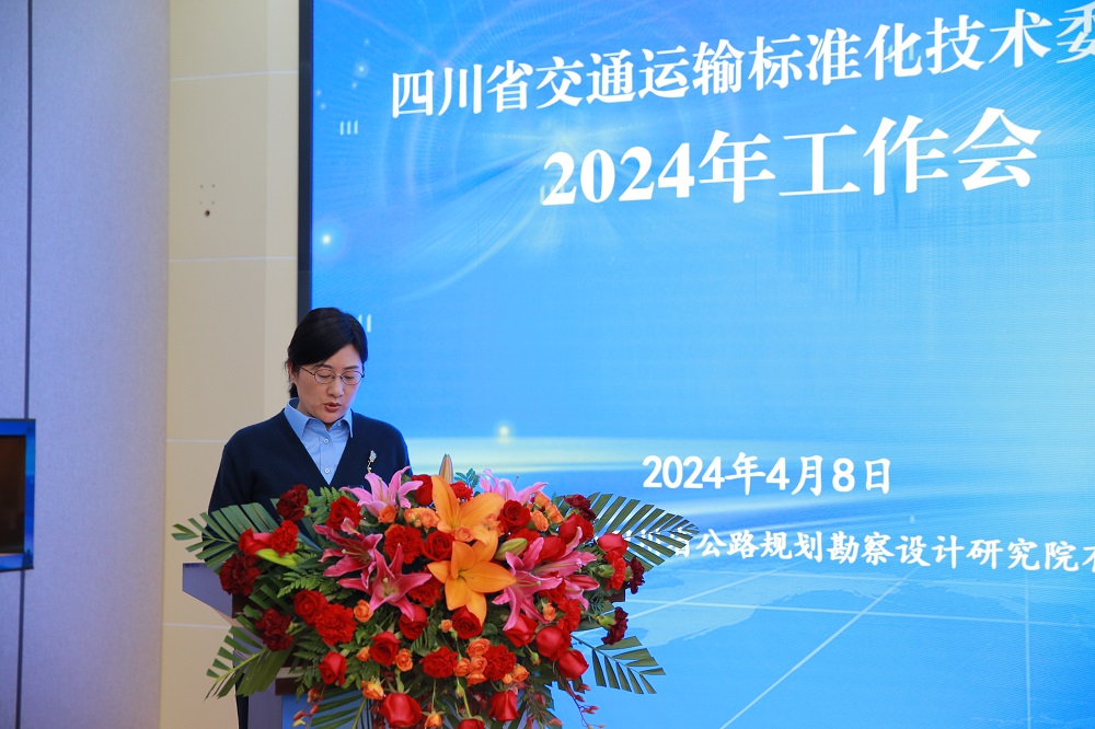 1713237195384093315.jpg 淳琪副处长宣读文件.jpg